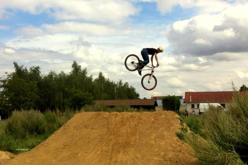 Figure VTT sur tremplin